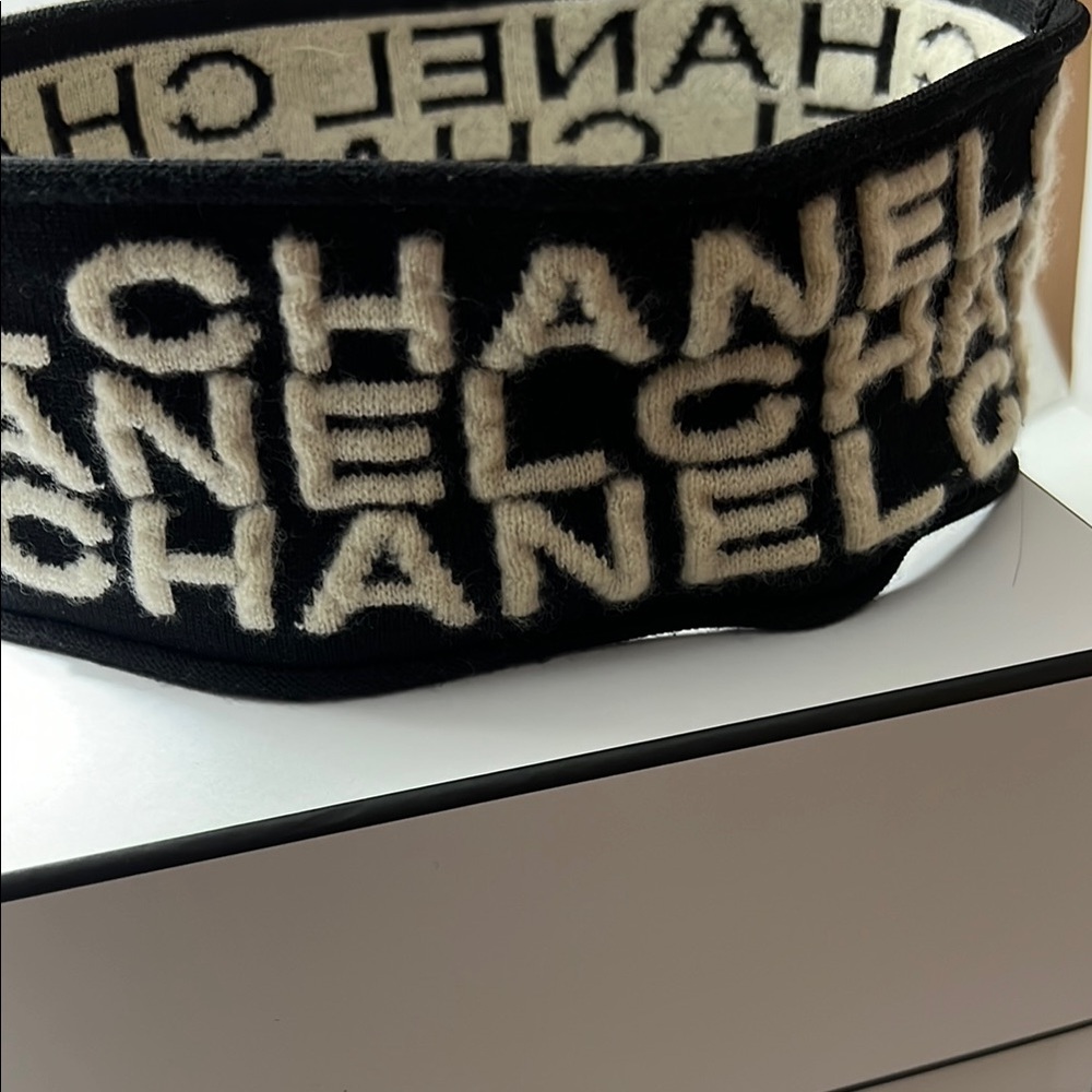 CHANEL Black and Cream Headband - Picture 10 of 17